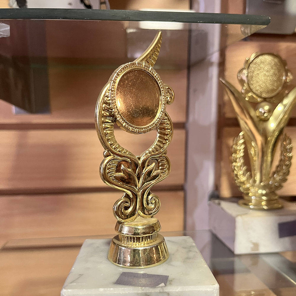 Trofeo Llama con Sello 13 cm - Imagen 3